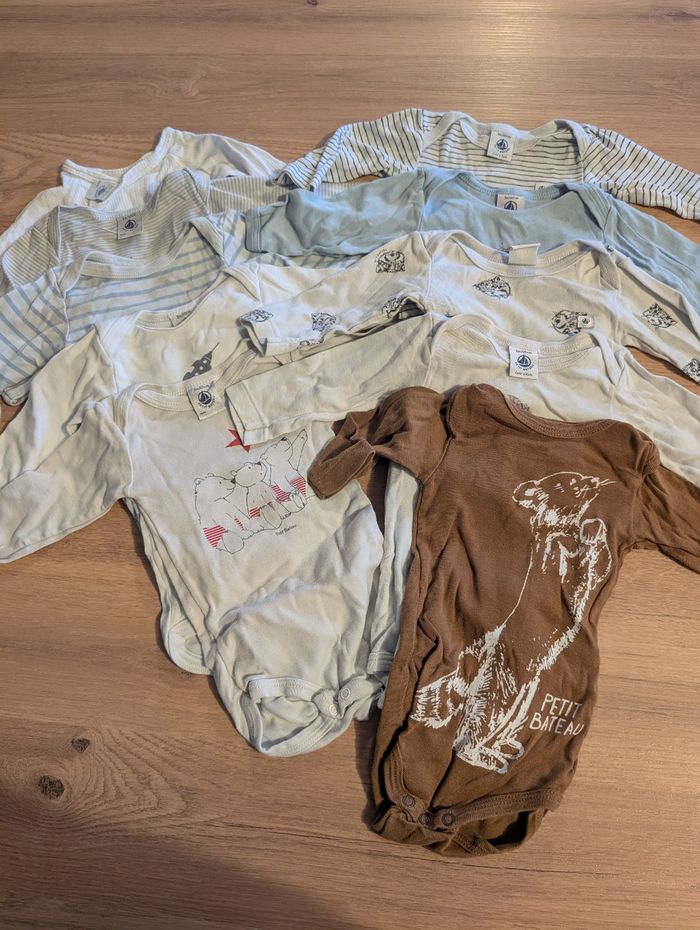 Lot de 10 bodies petit bateau manche longue taille 3 mois.