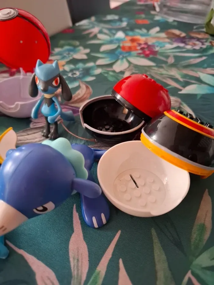 Magnifique lot de pokeball avec figurine - photo numéro 4