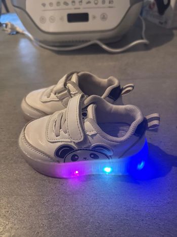 Chaussure enfant lumineuse taille 21