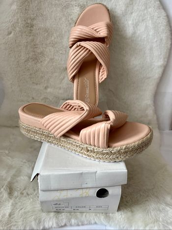 Sandales, claquettes beiges rosées 39