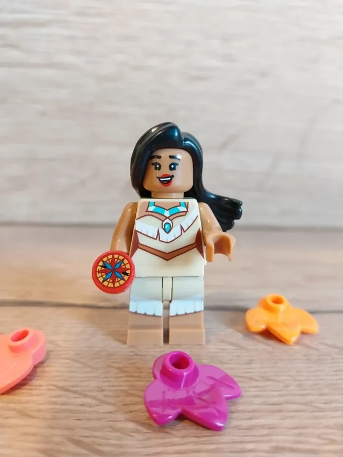 Figurine type lego Pocahontas Disney - photo numéro 2