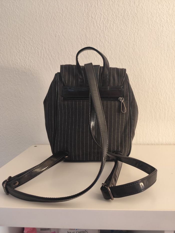 Sac à dos femme noir – parfait état - photo numéro 4