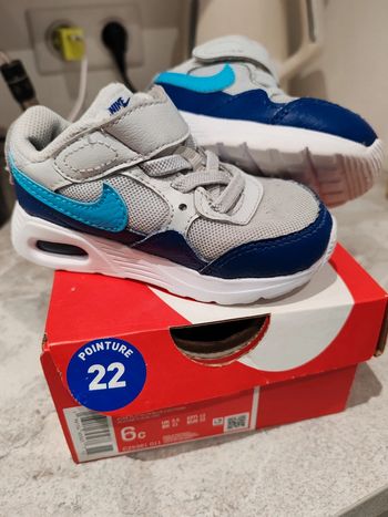 Baskets Nike T. 22