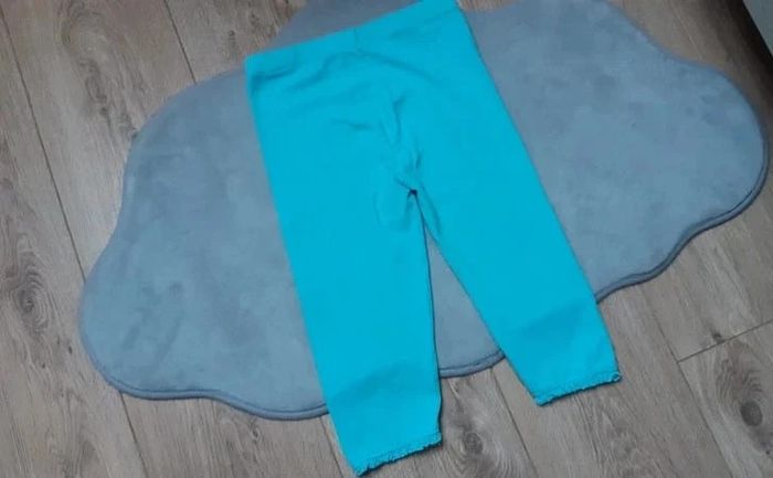 Legging court bas broderie okaidi 8 ans en très bon état - photo numéro 2