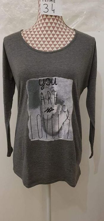 Tee-shirt, gris,en polyester et coton, en très bon état, marque Kiabi =4€