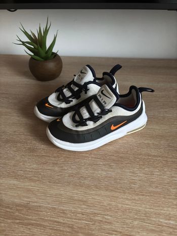 Basket Nike air Max asis gs enfant taille 26  Blanc noir orange