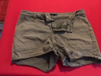 short kaki taille 40 effet jean