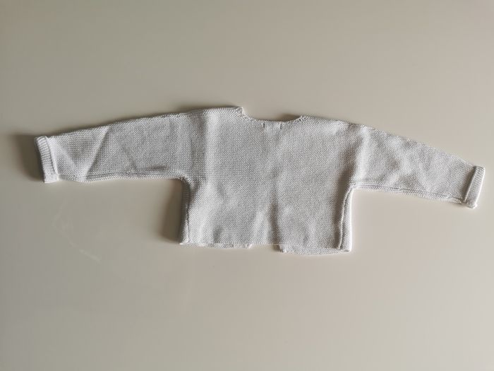 Gilet court blanc 9mois. - photo numéro 3
