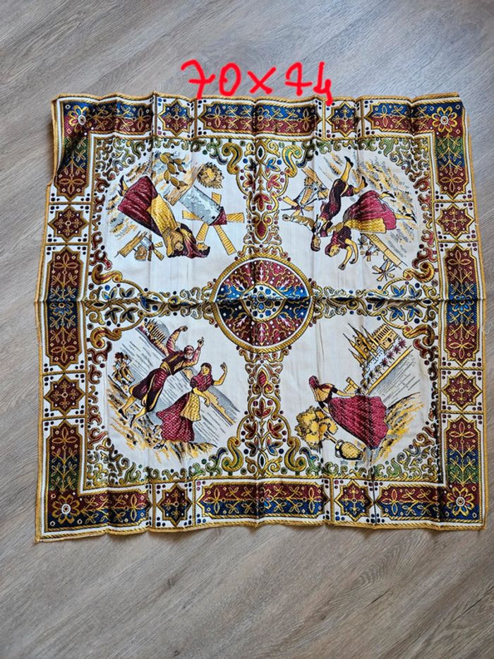 Petite nappe ancienne