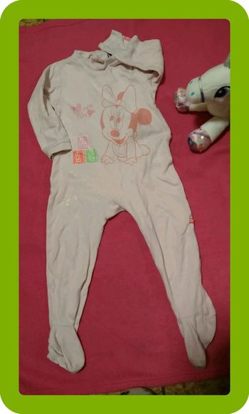 Pyjama demi-saison thème Minnie taille 23 mois en très bon état