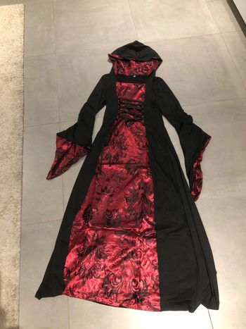 Très belle robe vampire