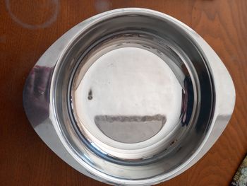 Saladier diamètre 24 cm.