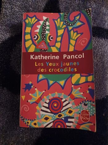 Les yeux jaunes des crocodiles