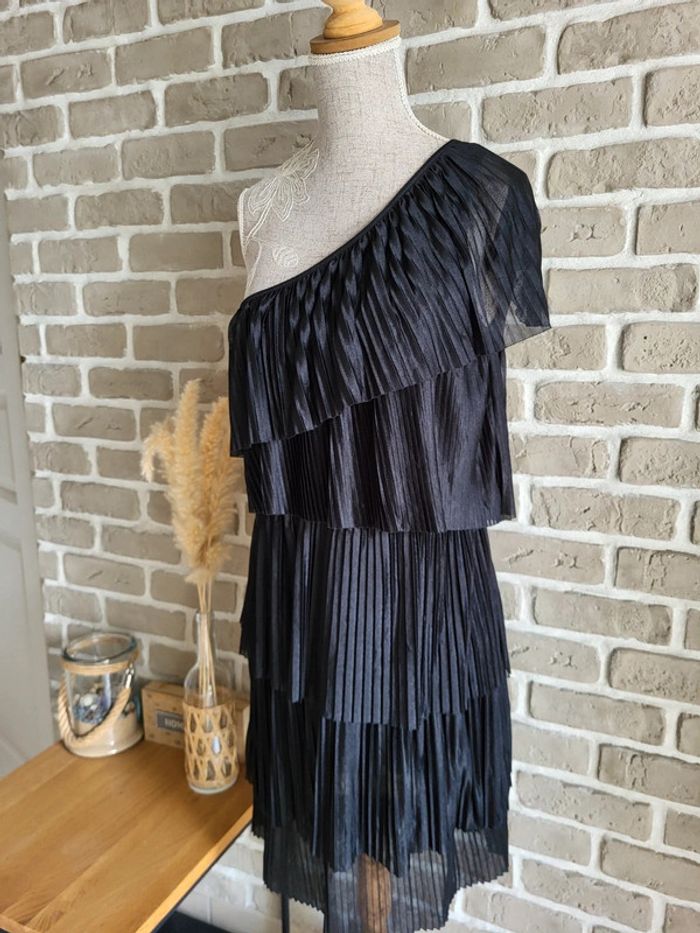 Robe de soirée tissu satiné noir et volants - Vintage Pull&Bear - photo numéro 6