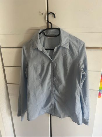 Chemise bleu rayé blanche