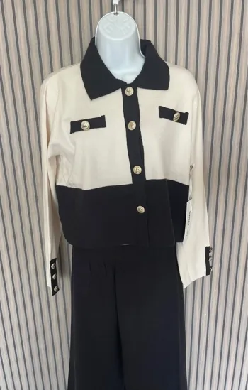 Ensemble blouse avec pantalon à patte large