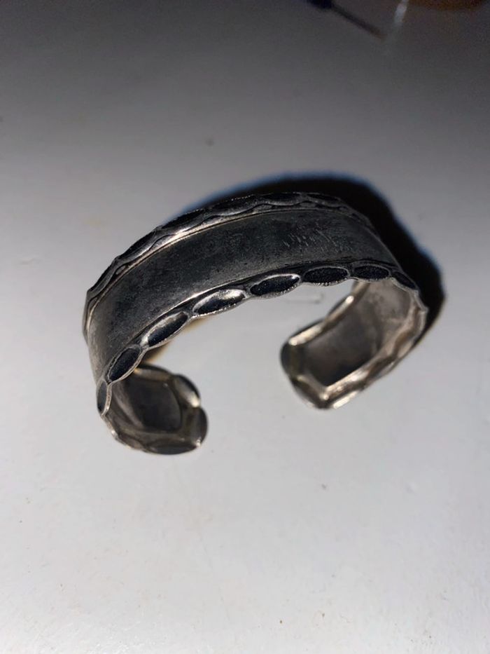 Bracelet en métal rigide argenté et noir - photo numéro 4