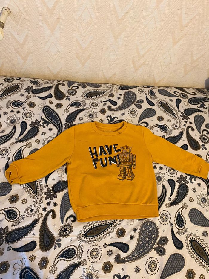 Superbe beau sweat à motifs  Primark moutarde taille 3-4 ans