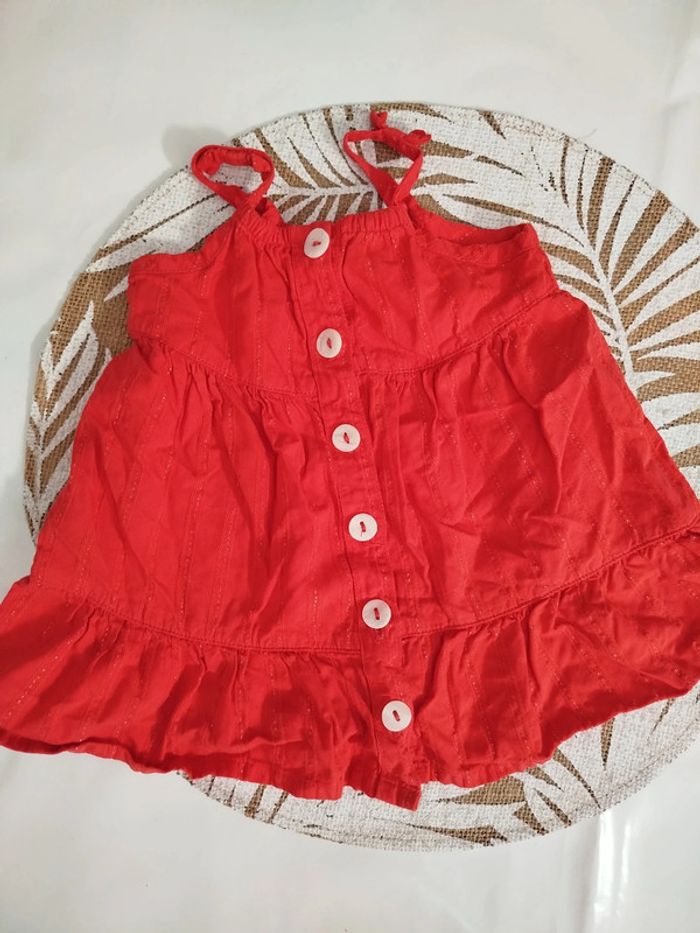 Robe rouge a bretelles boutons devant 3 mois - photo numéro 6