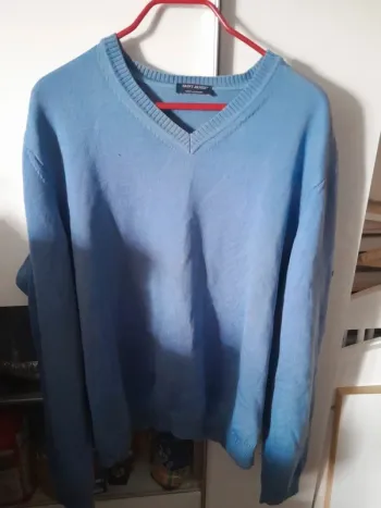 Pull bleu