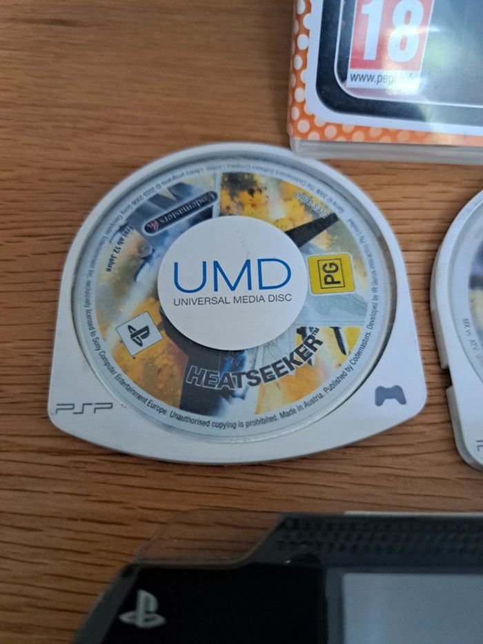 PSP Sony version 1004 + 4 jeux - photo numéro 4
