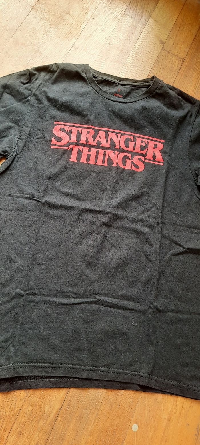 T-shirt Stranger things taille S - photo numéro 2