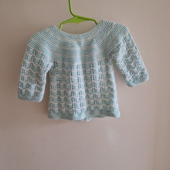 6/9 mois gilet turquoise blanc fait main - photo numéro 2