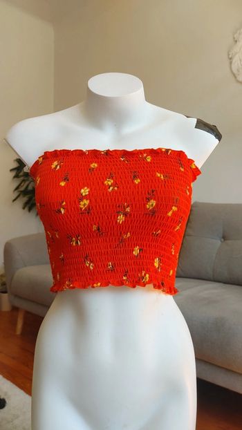 Crop top élastique Marque Ardene taille s couleur orange corail rouge motif à fleurs