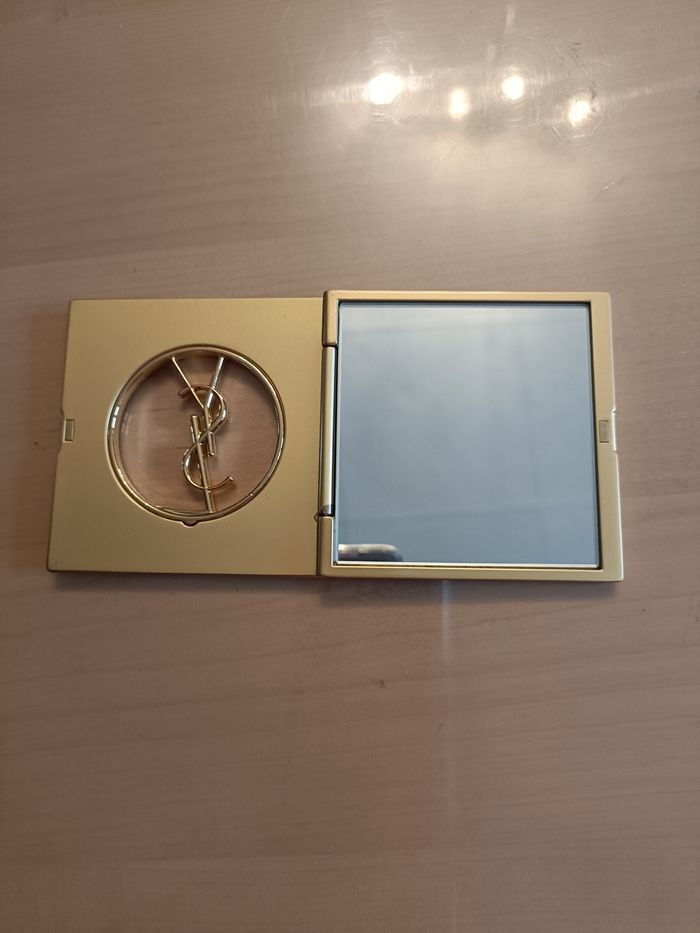 MAGNIFIQUE MIROIR YSL AVEC SA POCHETTE - photo numéro 3