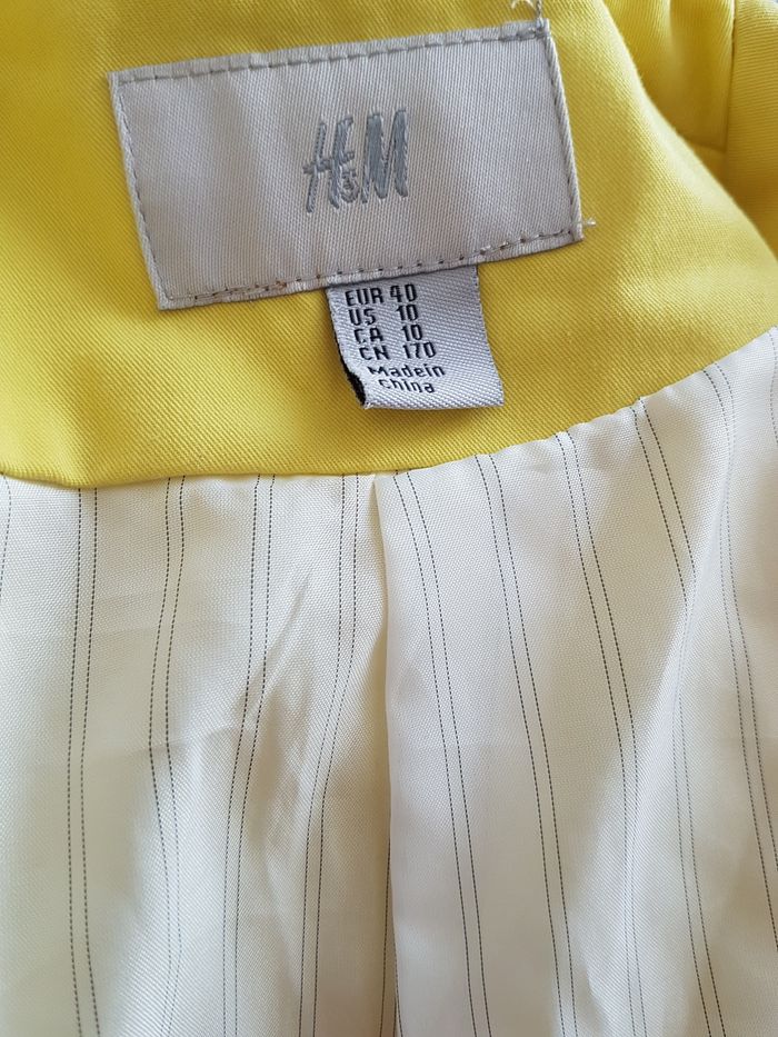Blazer femme court jaune. manches mi longues froncées. H&M. T40, 50 cm aux aisselles, 51 cm de haut. - photo numéro 4