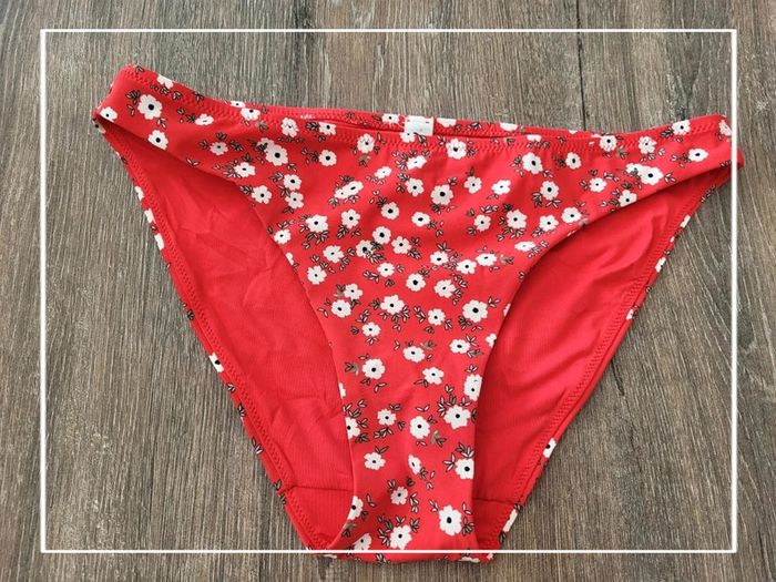 Culotte maillot de bain rouge fleurie