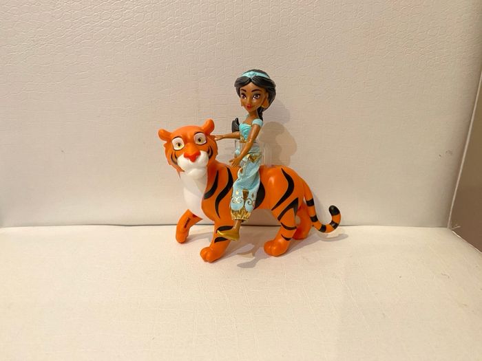 Figurine Jasmine et tigre rajah