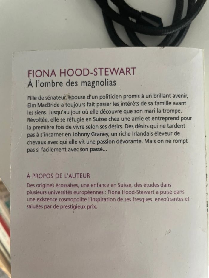 Livre à l’ombre des magnolias de fiona hood-stewart - photo numéro 3