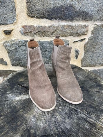 Bottine en daim à talon beige / kaki - Atelier Mégis 