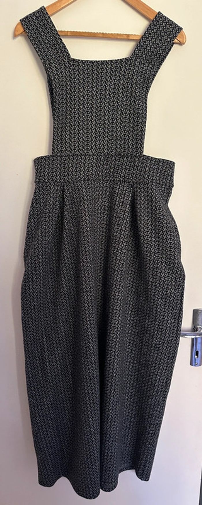 Jolie robe salopette chaude taille 44 - photo numéro 2