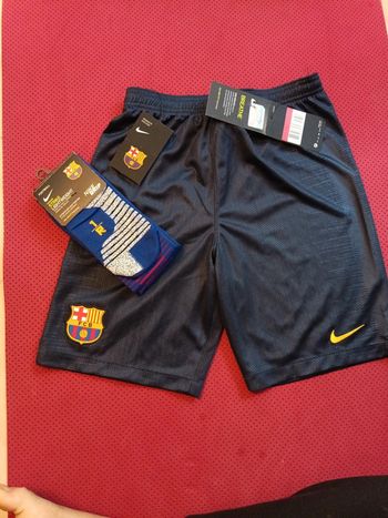 Short de foot FC Barcelone+ chaussettes, Nike Authentique Officiel taille 12/13 ans, Neuf