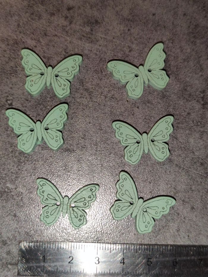 lot de 6 boutons en bois papillons / couleur vert menthe