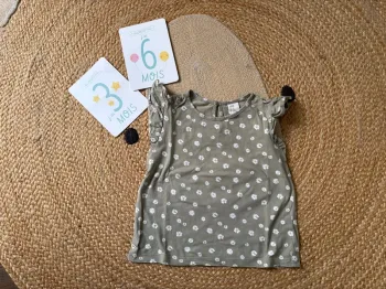 T-shirt MC volants vert kaki fleurs H&M 2 / 3 ans