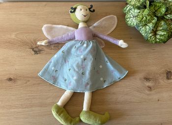 Doudou peluche poupée fée robe bleu mauve ailes IKEA