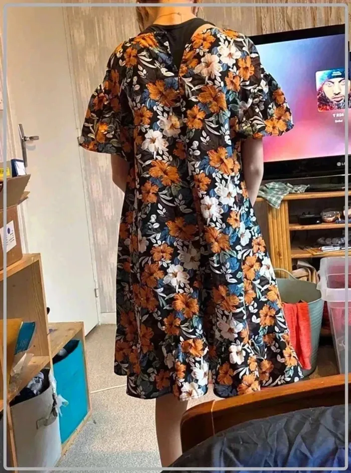 Robe fleurie shein  taille  s/36 - photo numéro 2