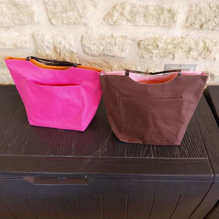 2 sacs neufs, 1 rose 1 marron, 5 euros les 2