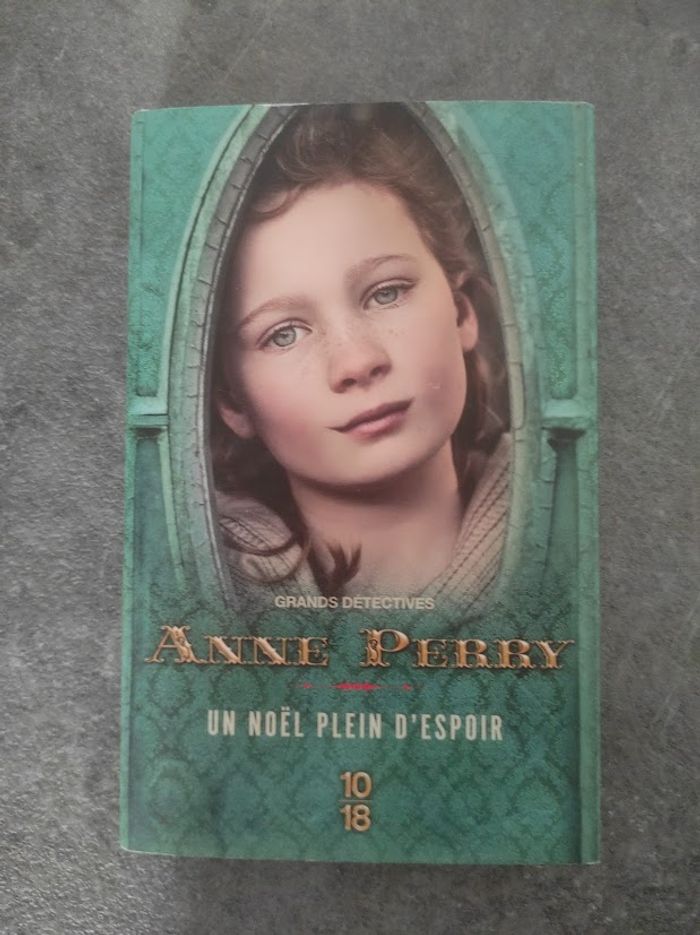 Un Noël plein d'espoir Anne Perry 10/18 Grands Détectives 2011