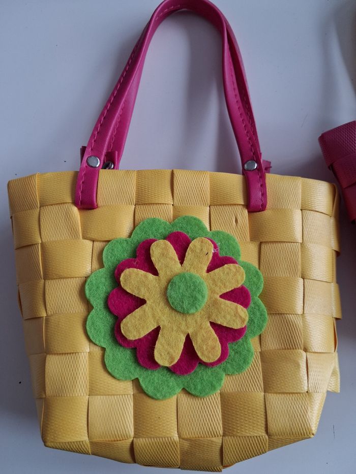 2 paniers fille 11 cm de haut sur 16 de large 1 jaune et un rose - photo numéro 3