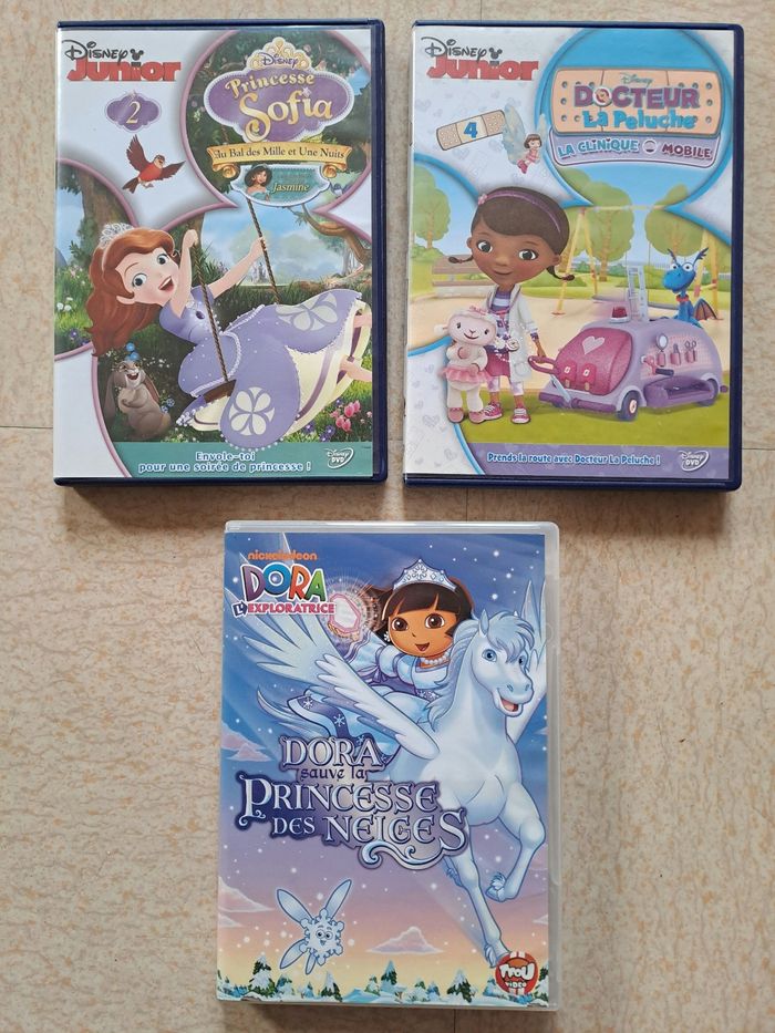 Lot de 3 DVD PRINCESSE SOFIA - DOCTEUR LA PELUCHE - DORA L' EXPLORATRICE / " Disney " - " Nickelodeon "