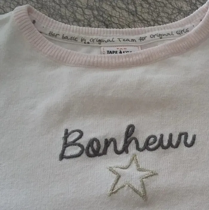 pull tape à l'oeil "bonheur" rose poudré 5 ans en très bon état - photo numéro 2