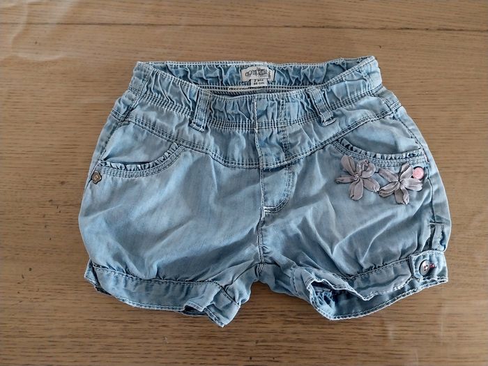 Short fille 2ans en très bon état