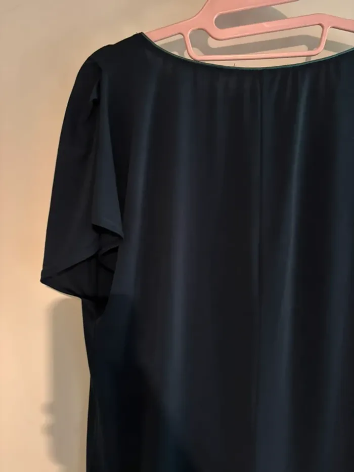 Top bleu marine fleuri col en V – taille 40/38 - photo numéro 5