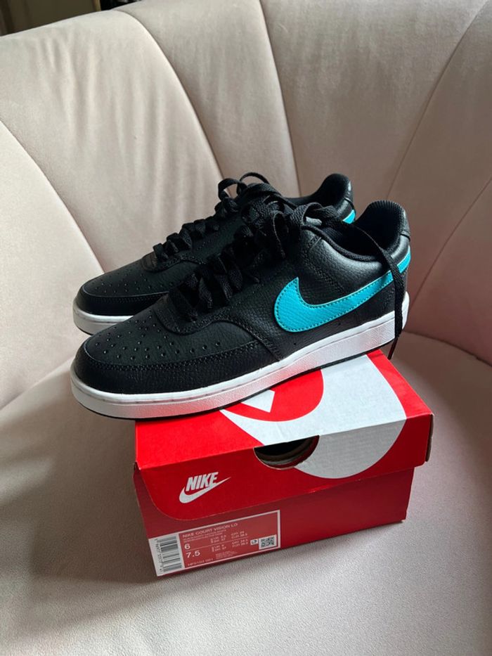 Baskets mixte 38,5 neuves modèle court vision low - Nike