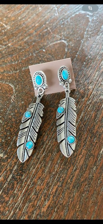 Magnifique paire de boucles d’oreilles avec plume et turquoise
