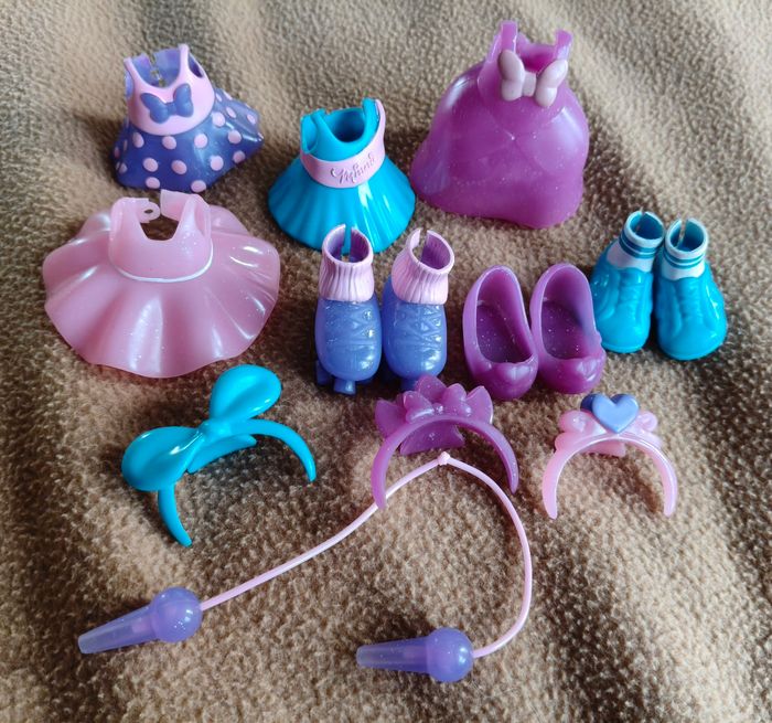 Lot de 2 Minnie avec robes chaussures et accessoires - photo numéro 7